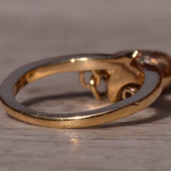 Diamond Heart Dangler Ring in Yellow Gold